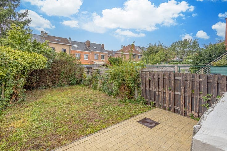 Spacious stylish home with 4 to 5 bedrooms and 2 bathrooms