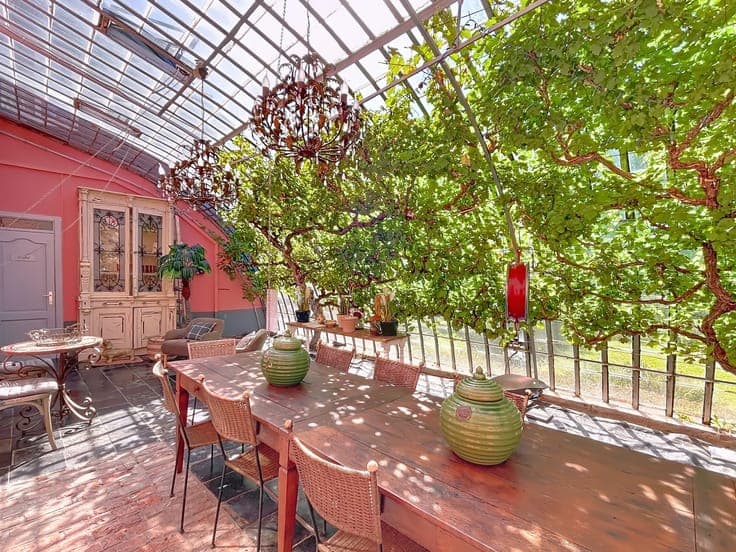 Mansion Florennes: Spacious Home with Beautiful Garden