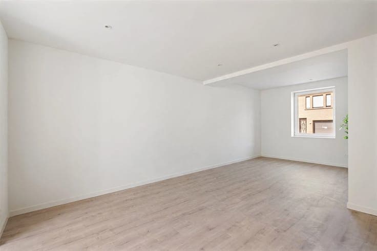 Move-in-ready 3-bedroom home with a garden and in-floor heat