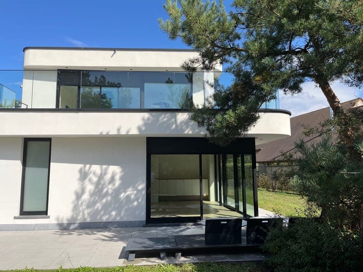 Recent gebouwde, energiezuinige villa gelegen in een rust...