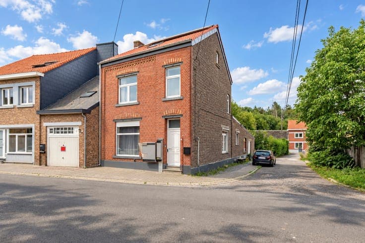 3-bedroom house + garage