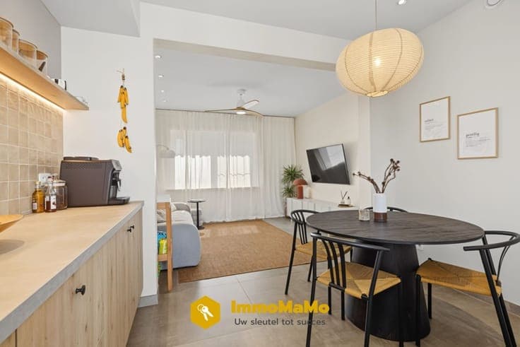 INSTAPKLARE GERENOVEERDE WONING IN WACHTEBEKE - TE KOOP