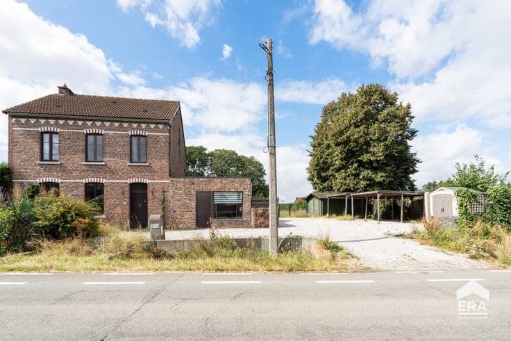 Characterful detached house in a rural setting