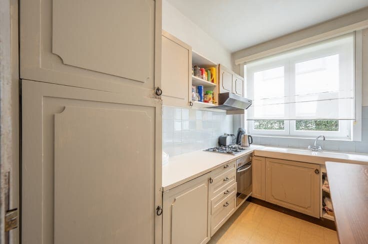 Charming villa to renovate in a prime location near the b...