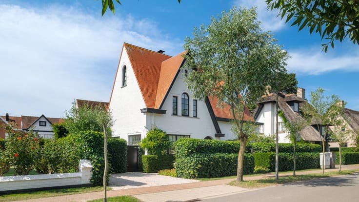 Charming detached villa with modern interior and cozy garden