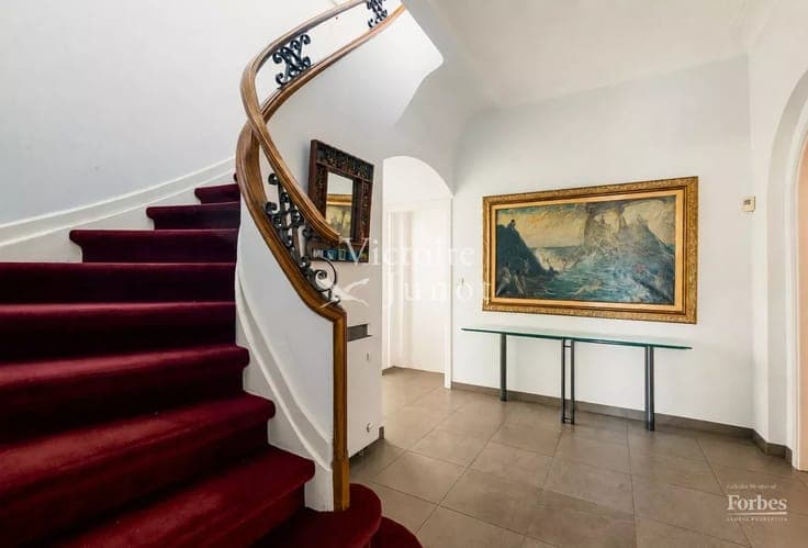 Observatory, superb 4-bed house + study, garden and garage