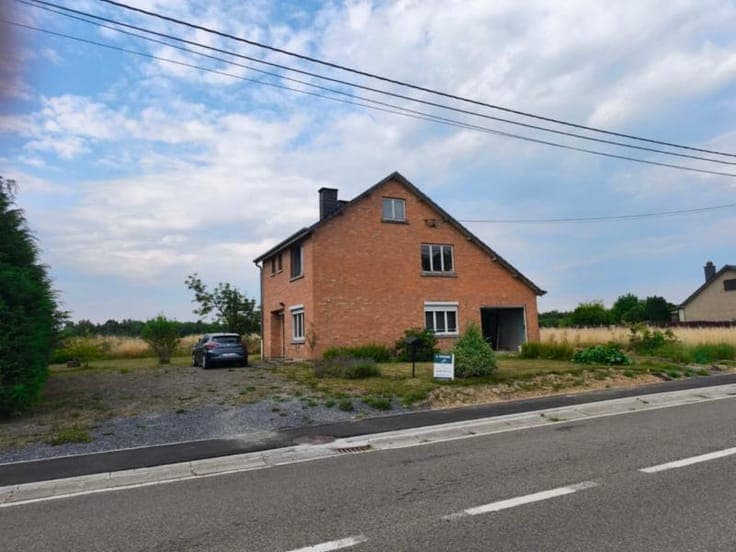 House in Bièvre