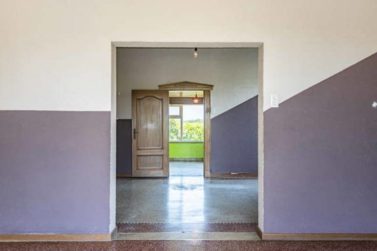 House to renovate with large garden in prime location!