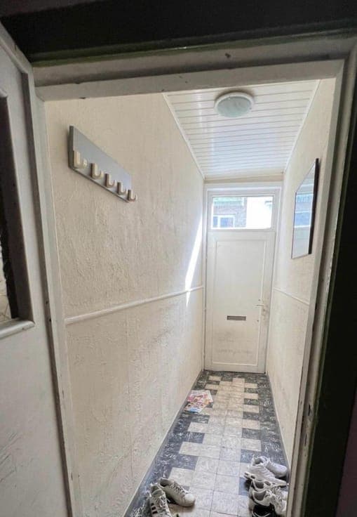 Ideaal gelegen toffe rijwoning, vlakbij station met 3 sla...