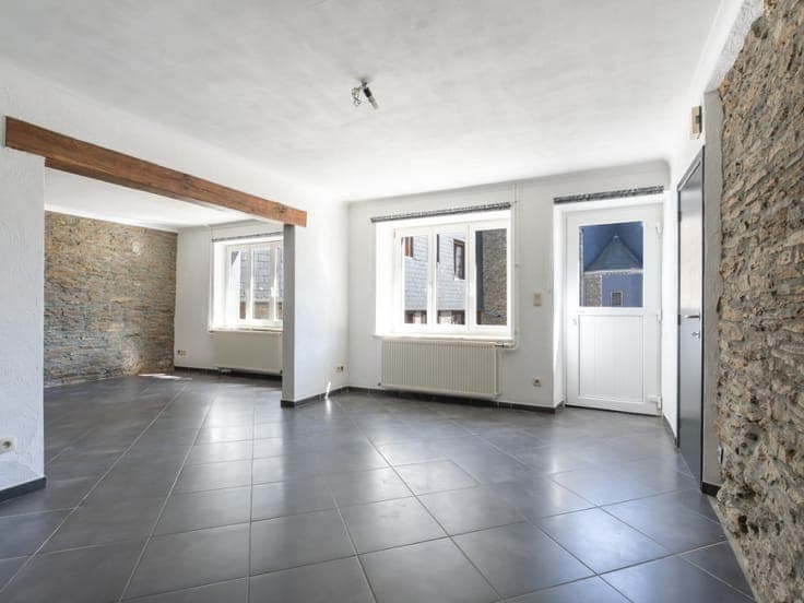 Renovated 3-bedroom house with a terrace in Corbion.