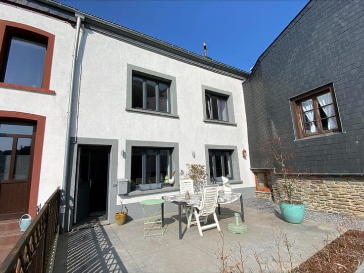Renovated 3-bedroom house with a terrace in Corbion.