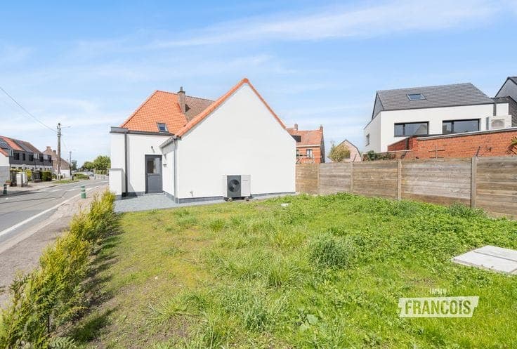 Fully renovated house with the possibility of 3 bedrooms in…