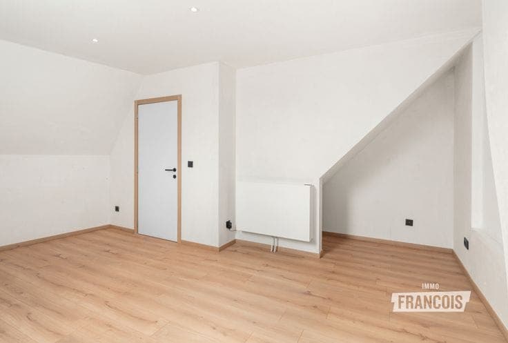 Fully renovated house with the possibility of 3 bedrooms in…