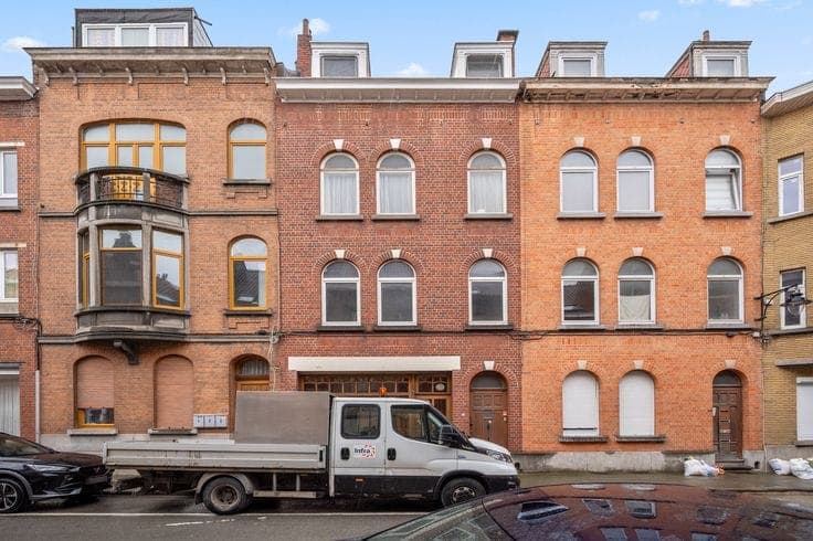 Investment property comprising commercial premises and two …