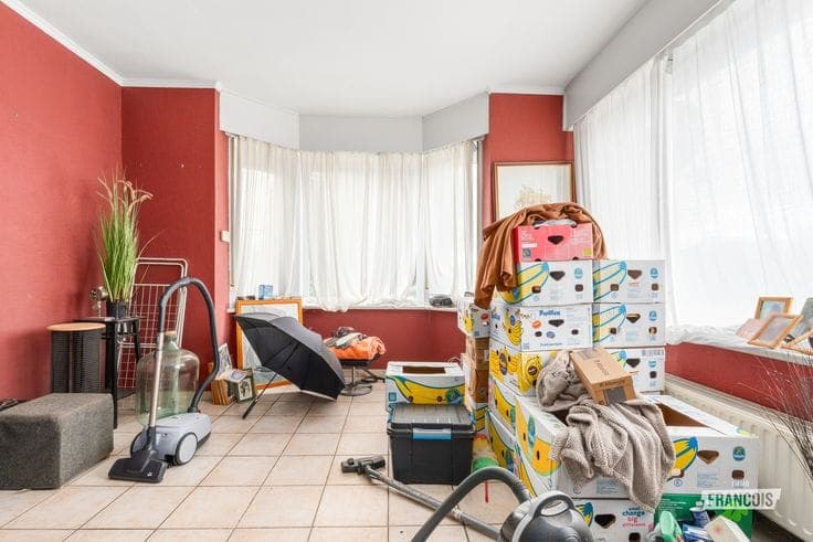 Ruime woning met 6 slaapkamers, loods en paardenstalling op…