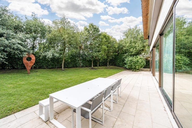 Spacious villa with big garden in a charming part of knokke