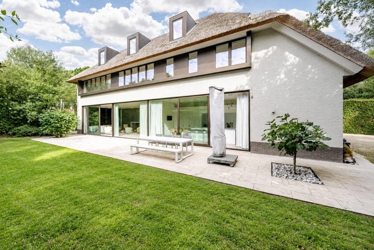 Spacious villa with big garden in a charming part of knokke