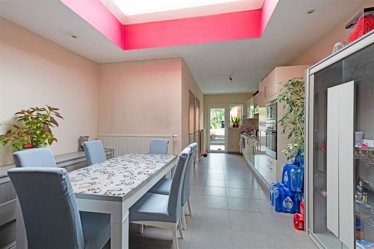 Move-in ready home with spacious garden in prime location in