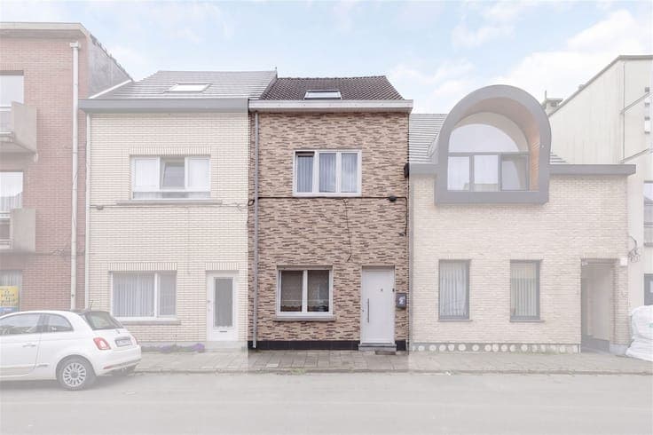 Move-in ready home with spacious garden in prime location in