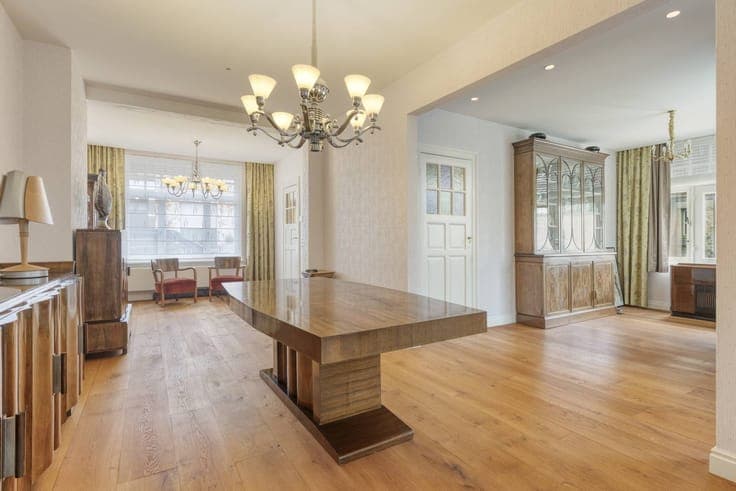 Classy house with 5 bedrooms, 3 bathrooms, garage and spacio