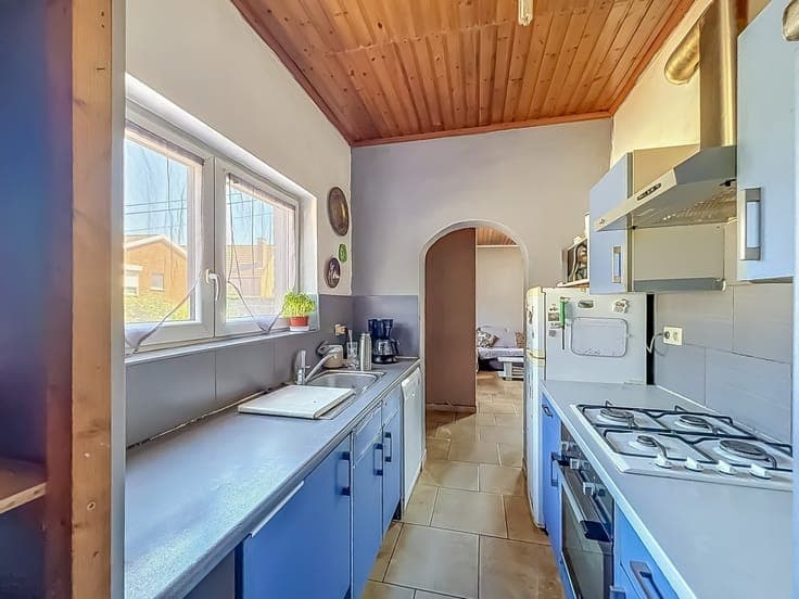 MAISON 3F A RENOVER AVEC SPACIEUX ATELIER, QUARTIER CALME
