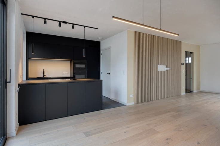 Recente halfopen bebouwing met 3 slaapkamers en carport