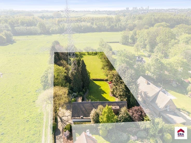 Architect-designed home on large plot in Wemmel