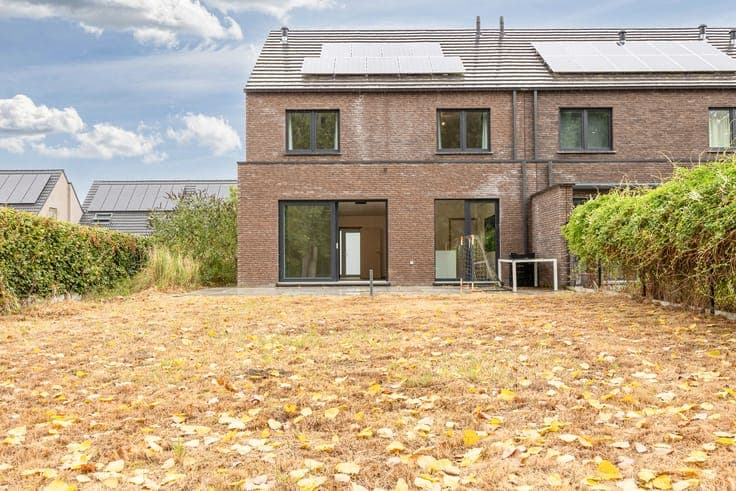 Instapklare woning met 4 slaapkamers en prachtig groenzicht