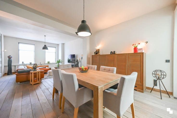 Ruime, volledig gerenoveerde woning met tuin nabij centru...