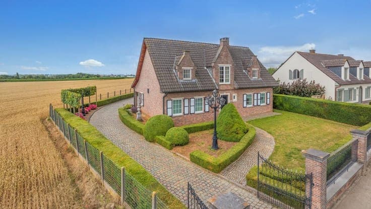 Rural villa located on beautiful grounds in Oplinter