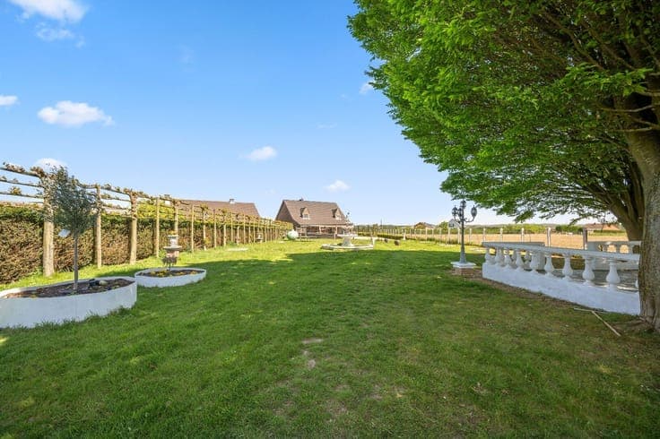 Rural villa located on beautiful grounds in Oplinter