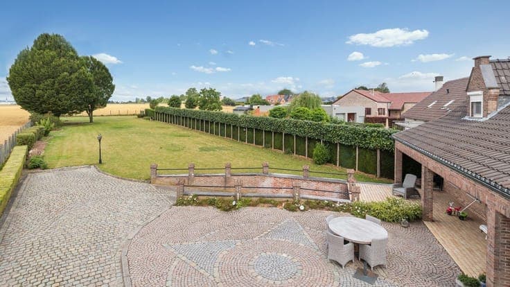 Rural villa located on beautiful grounds in Oplinter
