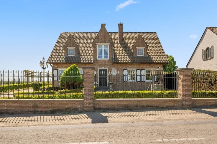 Rural villa located on beautiful grounds in Oplinter