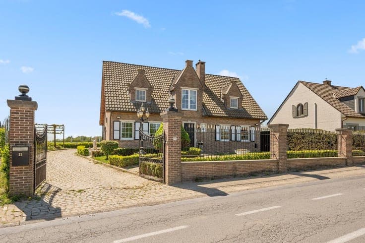 Rural villa located on beautiful grounds in Oplinter