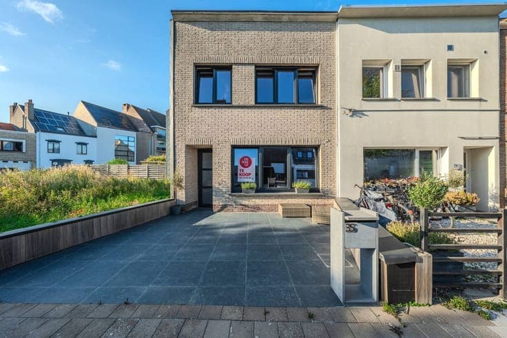 Renovated house for sale in the heart of Mariakerke in Osten