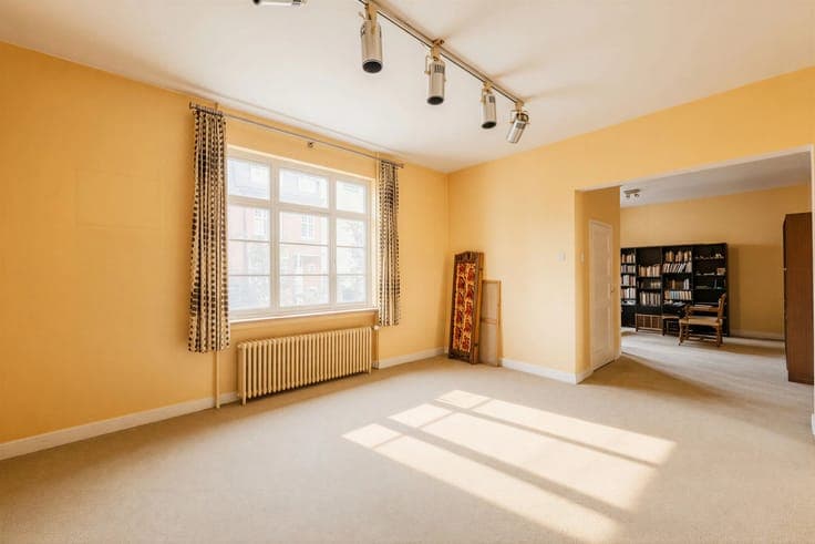 House to renovate, terrace, garage