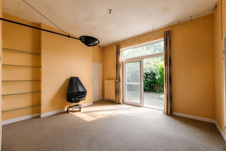 House to renovate, terrace, garage