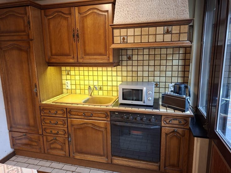 Well-located terraced house with south-facing garden