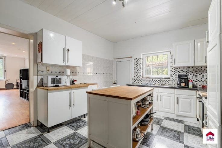 House to renovate with large garden in Dilbeek