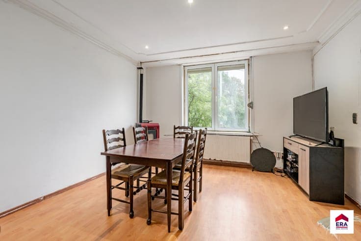 House to renovate with large garden in Dilbeek