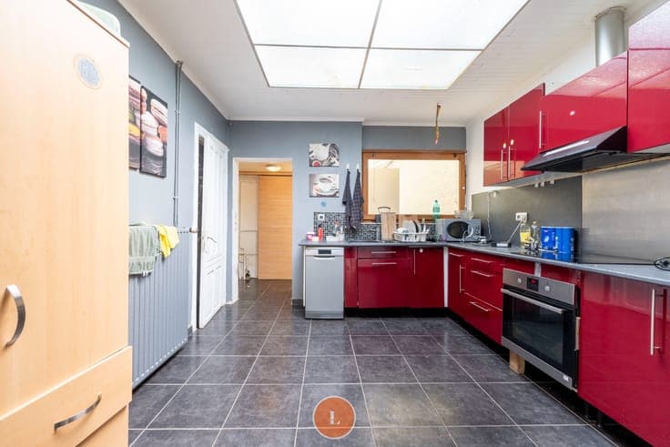 Op te frissen woning met 4 slaapkamers, stadstuin in dood...
