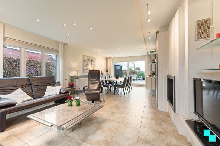 Instapklare villa met 5 slaapkamers en prachtige tuin - R...