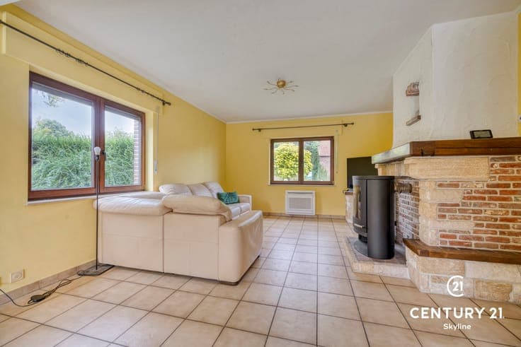 Family-friendly villa with swimming pool in a rural setting