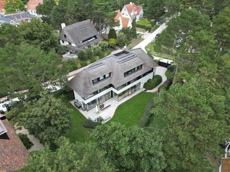 Luxurious villa located in a very quiet and sought-after loc