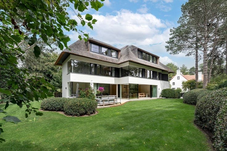 Luxurious villa located in a very quiet and sought-after loc