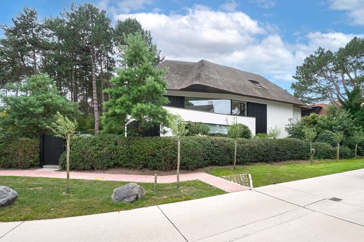 Luxurious villa located in a very quiet and sought-after loc