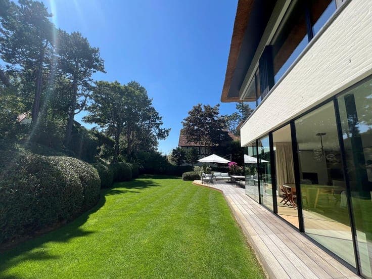 Luxurious villa located in a very quiet and sought-after loc