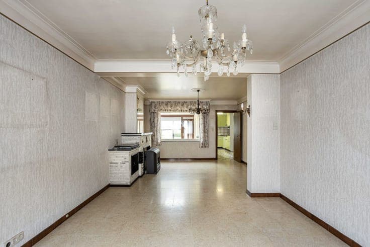 Family home with garage and large garden in Gullegem
