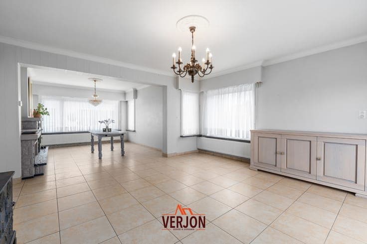 Ruime gezinswoning met 4 slaapkamers, grote garage en zon...