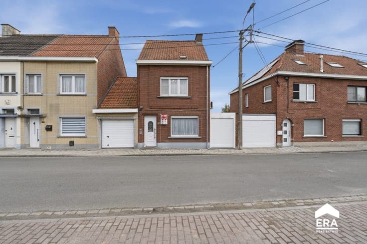Semi-detached house in a quiet residential area in Roeselare